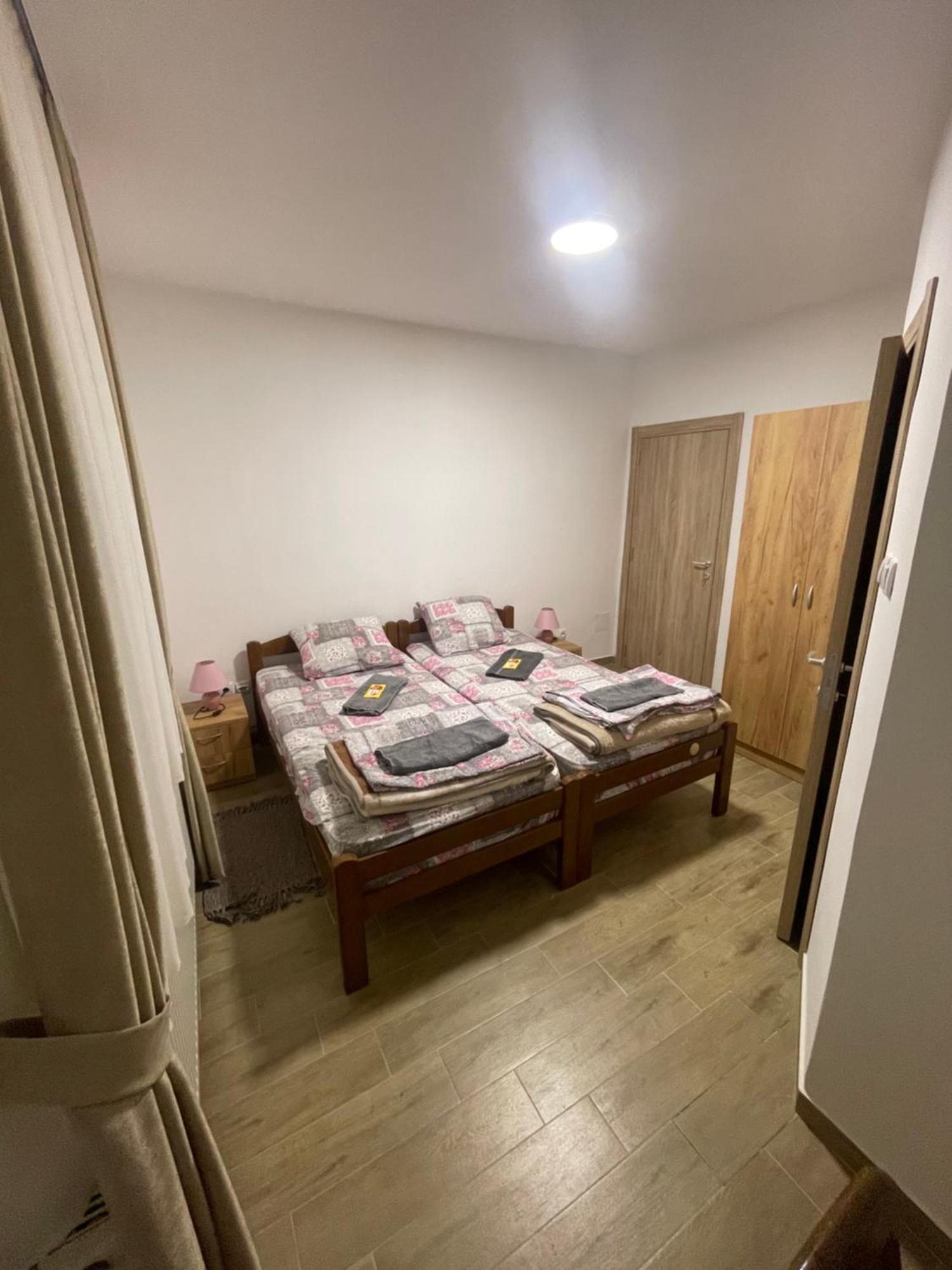 Zuta Osa Hotell Bela Crkva  Exteriör bild
