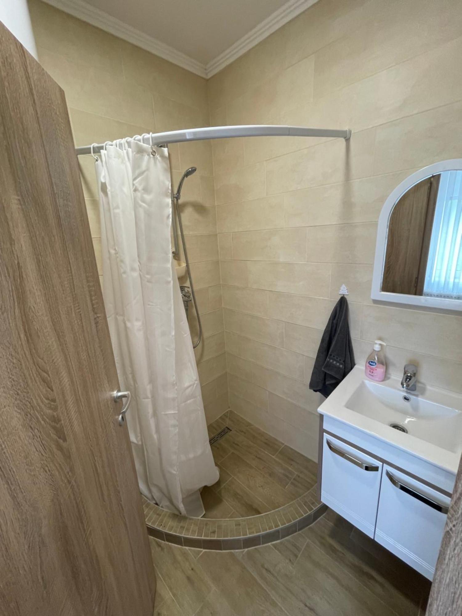 Zuta Osa Hotell Bela Crkva  Exteriör bild