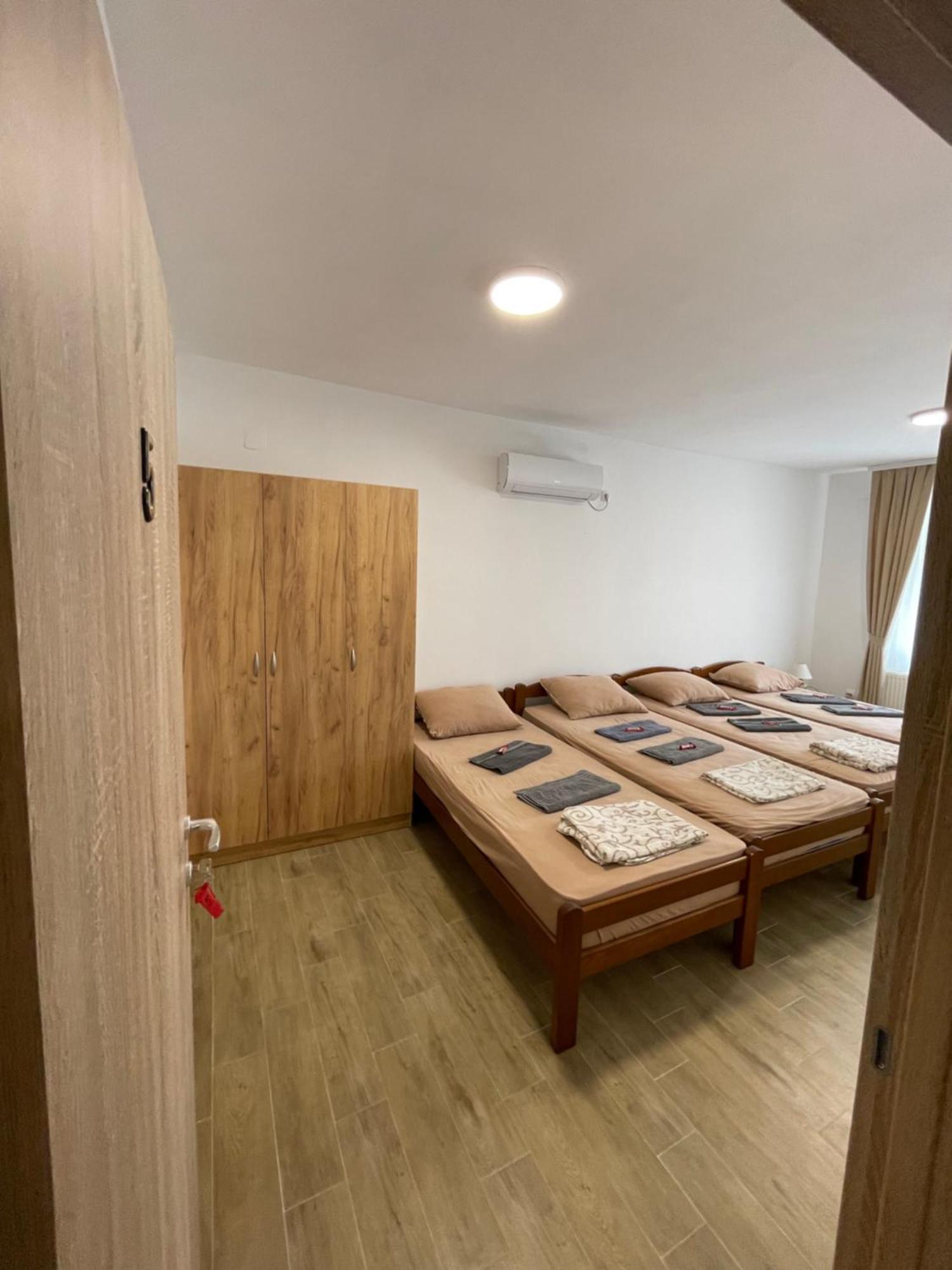 Zuta Osa Hotell Bela Crkva  Exteriör bild